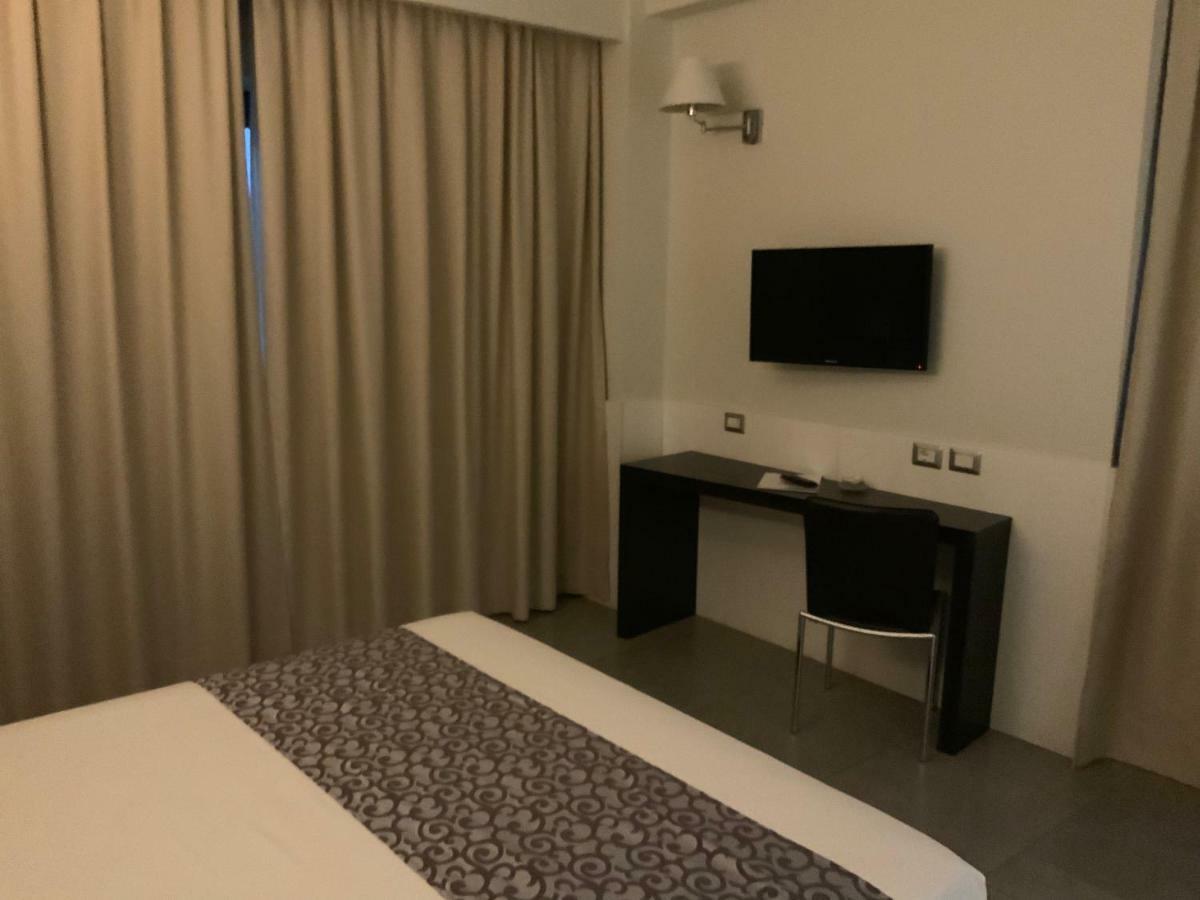 巴雷斯蒂尔利大酒店 Torre Melissa 外观 照片